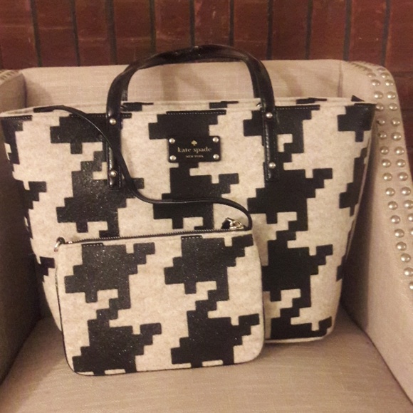 Purses - Picture 2 of 8